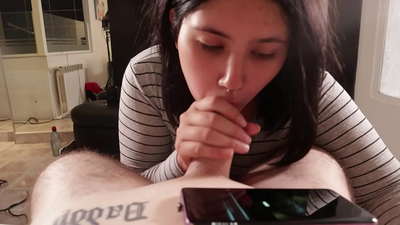 Ek terg my stiefsuster terwyl sy Disney kyk [Cum]